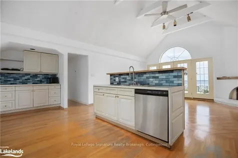 86 Lakeshore Drive Blue Mountains ON N0H 2P0