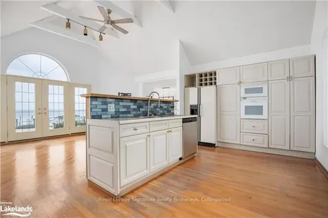 86 Lakeshore Drive Blue Mountains ON N0H 2P0