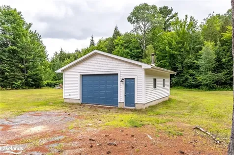 323 Lynx Lake Road Huntsville ON P1H 2J3