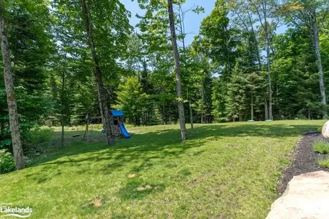 6 Boulder Court Huntsville ON P1H 2N5