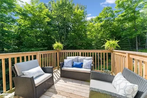 6 Boulder Court Huntsville ON P1H 2N5