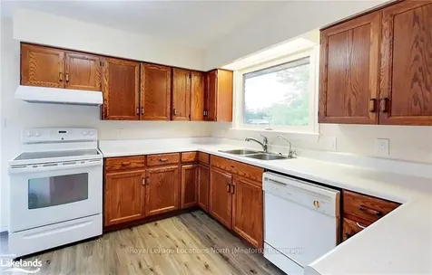 112 Greenfield Drive Meaford ON N4L 1W6