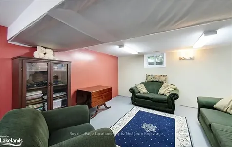 112 Greenfield Drive Meaford ON N4L 1W6