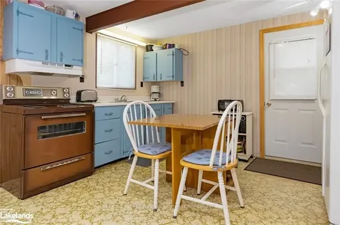 141 Carmichael Crescent Blue Mountains ON L9Y 0R2