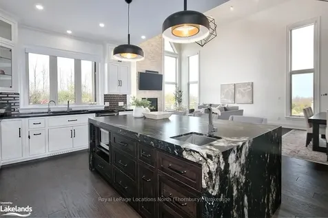 122 Maryward Crescent Blue Mountains ON N0H 1J0