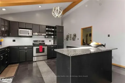 33 Pineridge Drive Mcdougall ON P2A 2W9