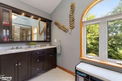 33 Pineridge Drive Mcdougall ON P2A 2W9