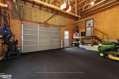 33 Pineridge Drive Mcdougall ON P2A 2W9