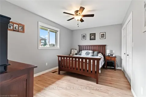 754 16th Street Hanover ON N4N 3W8