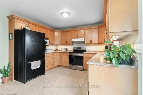 754 16th Street Hanover ON N4N 3W8