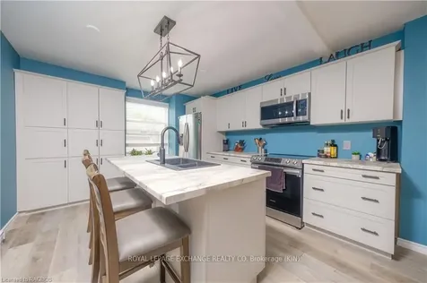 27 Philip Place Kincardine ON N2Z 2E3