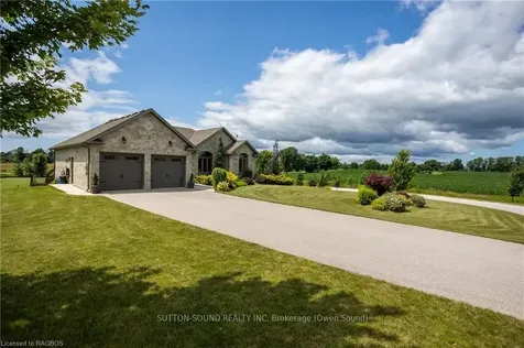 106 Neerhof Lane Georgian Bluffs ON N4K 5N7