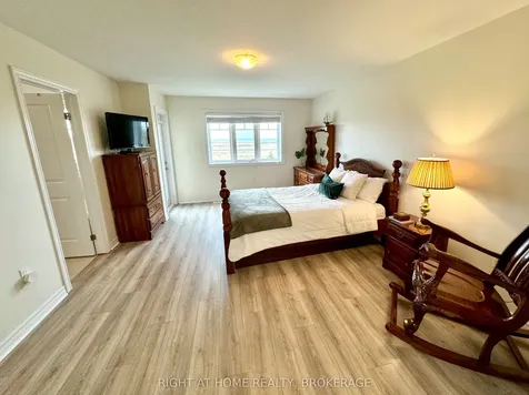 8 Lakelawn Road Grimsby ON L3M 0G1