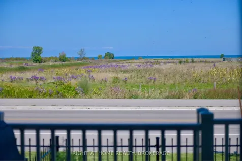 8 Lakelawn Road Grimsby ON L3M 0G1