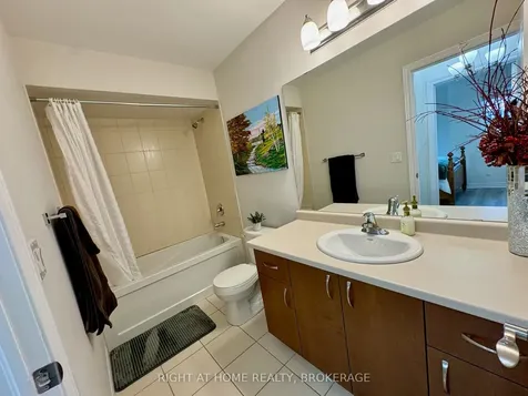 8 Lakelawn Road Grimsby ON L3M 0G1