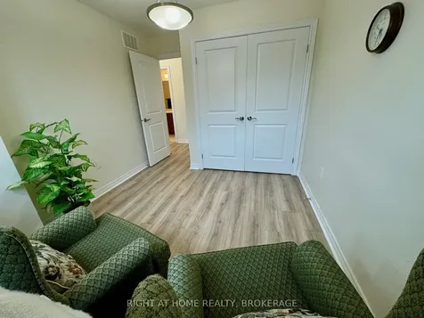 8 Lakelawn Road Grimsby ON L3M 0G1