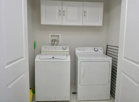 8 Lakelawn Road Grimsby ON L3M 0G1