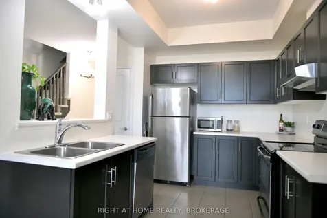 8 Lakelawn Road Grimsby ON L3M 0G1