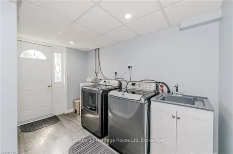 98 Gracefield Crescent Kitchener ON N2E 1R9