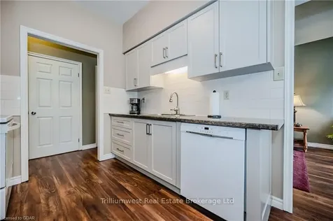 416 Limeridge Road E Hamilton ON L9A 2S7