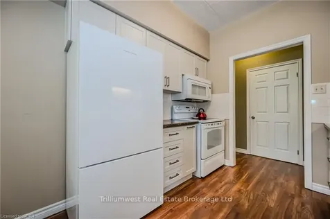 416 Limeridge Road E Hamilton ON L9A 2S7