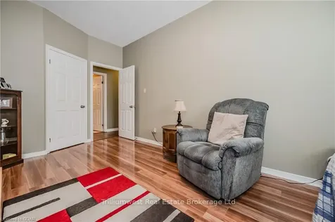 416 Limeridge Road E Hamilton ON L9A 2S7