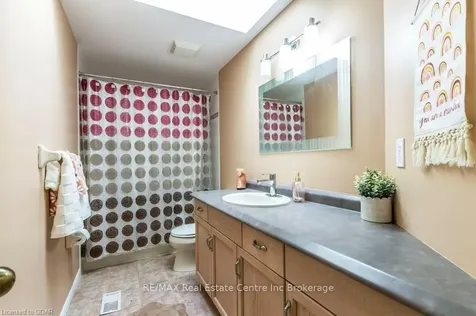 24 Burke Court Guelph ON N1L 1J2