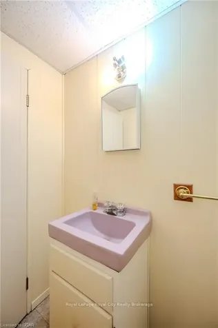 120 Weaver Street Cambridge ON N3C 1W4