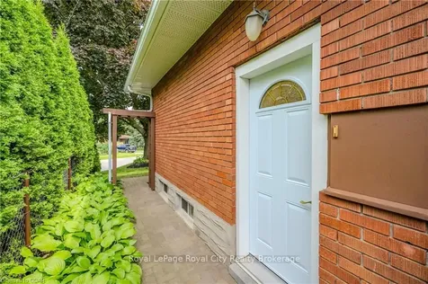 120 Weaver Street Cambridge ON N3C 1W4