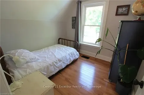 581 Street Andrew Street W Centre Wellington ON N1M 1P4