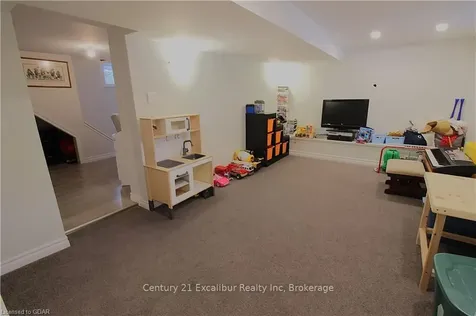 581 Street Andrew Street W Centre Wellington ON N1M 1P4