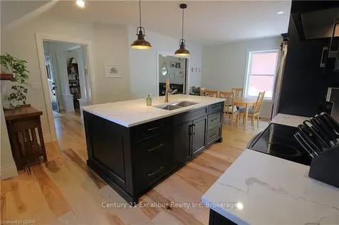 581 Street Andrew Street W Centre Wellington ON N1M 1P4