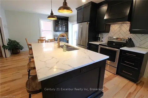 581 Street Andrew Street W Centre Wellington ON N1M 1P4