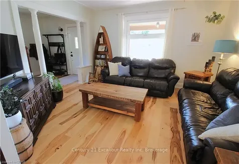 581 Street Andrew Street W Centre Wellington ON N1M 1P4