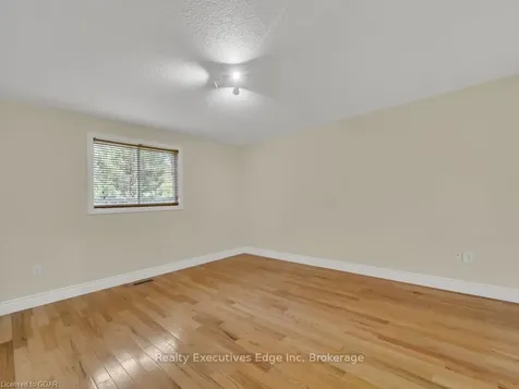 21 Munroe Crescent Guelph ON N1G 5E5