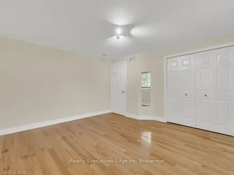 21 Munroe Crescent Guelph ON N1G 5E5