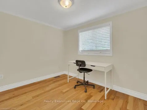 21 Munroe Crescent Guelph ON N1G 5E5