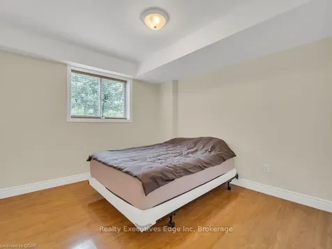 21 Munroe Crescent Guelph ON N1G 5E5