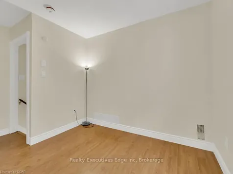 21 Munroe Crescent Guelph ON N1G 5E5
