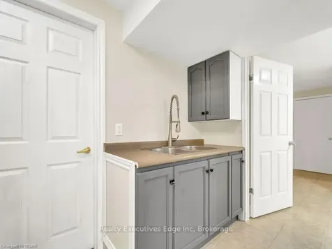21 Munroe Crescent Guelph ON N1G 5E5