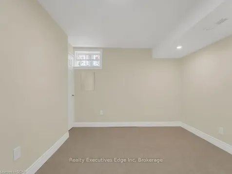 21 Munroe Crescent Guelph ON N1G 5E5