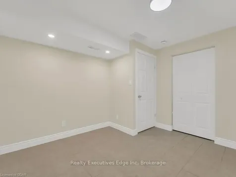 21 Munroe Crescent Guelph ON N1G 5E5