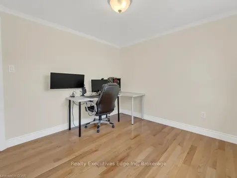 21 Munroe Crescent Guelph ON N1G 5E5