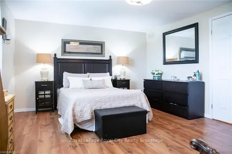 31 Schroder Crescent Guelph ON N1E 7M6