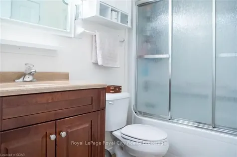 31 Schroder Crescent Guelph ON N1E 7M6