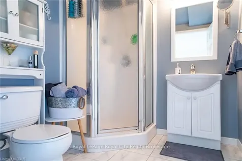 31 Schroder Crescent Guelph ON N1E 7M6