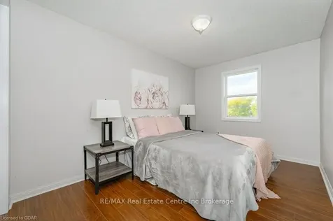124 Gosling Gardens Guelph ON N1G 5K6