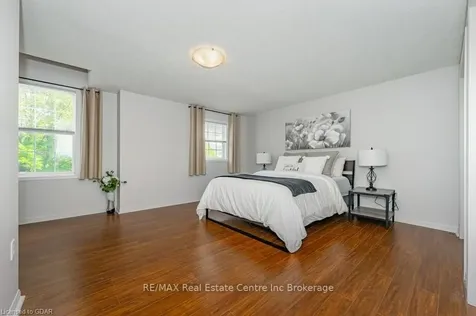 124 Gosling Gardens Guelph ON N1G 5K6