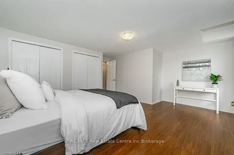 124 Gosling Gardens Guelph ON N1G 5K6