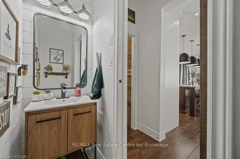 254 Gosling Gardens Guelph ON N1L 0M4